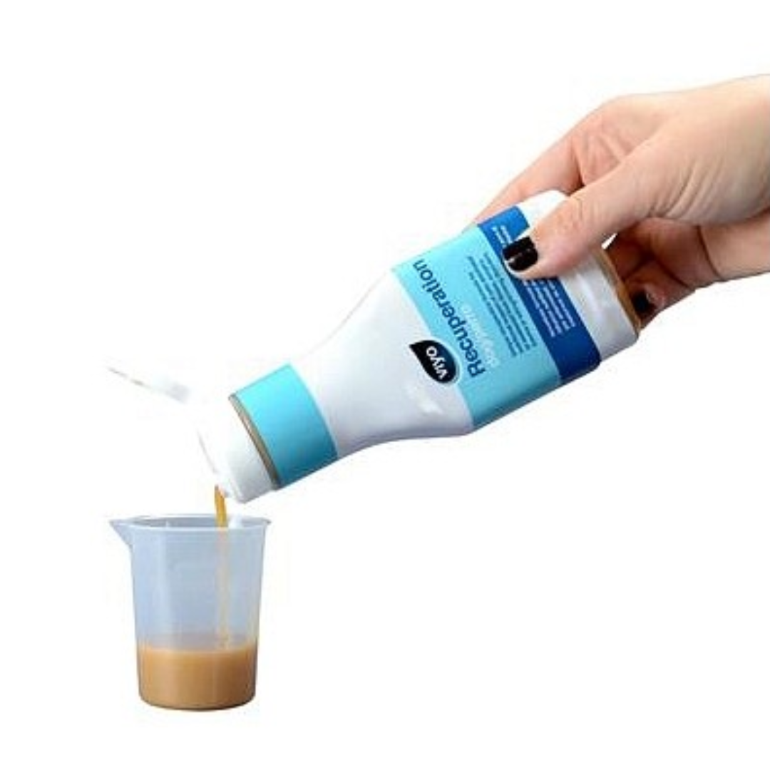 Viyo Recuperation dog being poured into a measuring cup