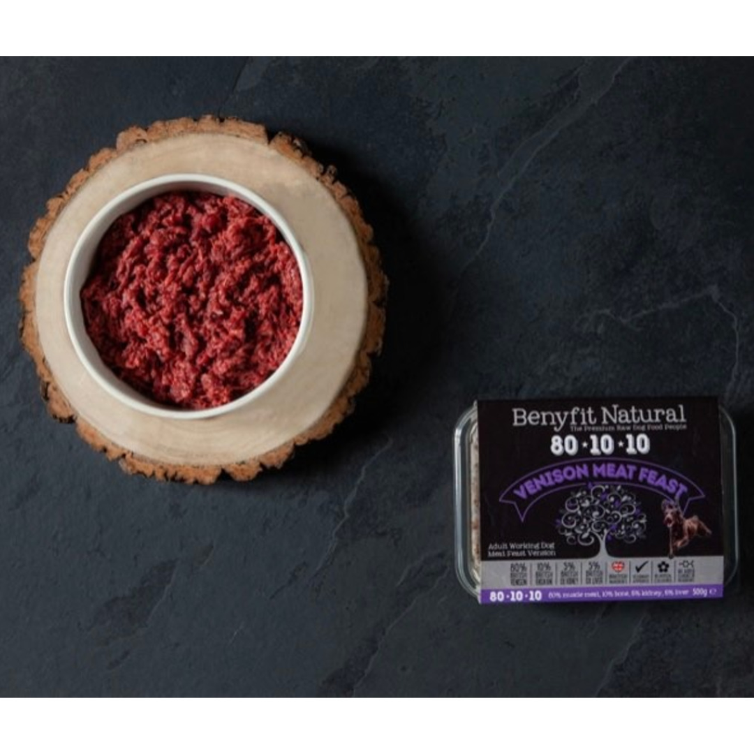 A bowl of Benyfit Venison Meat Feast Complete 80:10:10 served alongside it's packaging.
