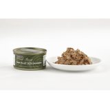 Can of tuna fillet with seaweed next to a plate of the same product on a white background
