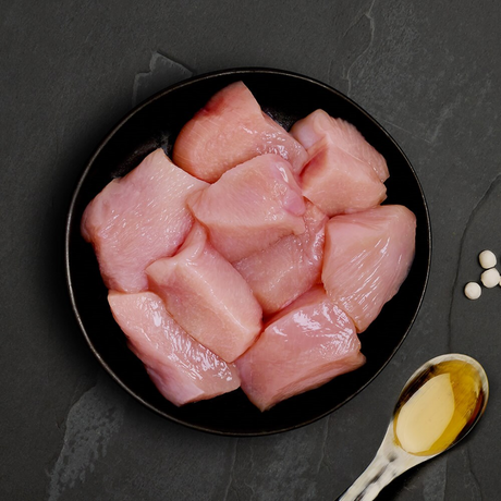 The fresh ingredients of the Canagan Fresh Chicken Cat Food Tin 75g displayed on a plate